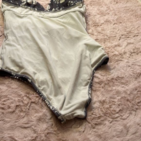 Adore me size 0X one-piece floral print swim suit - Picture 10 of 13